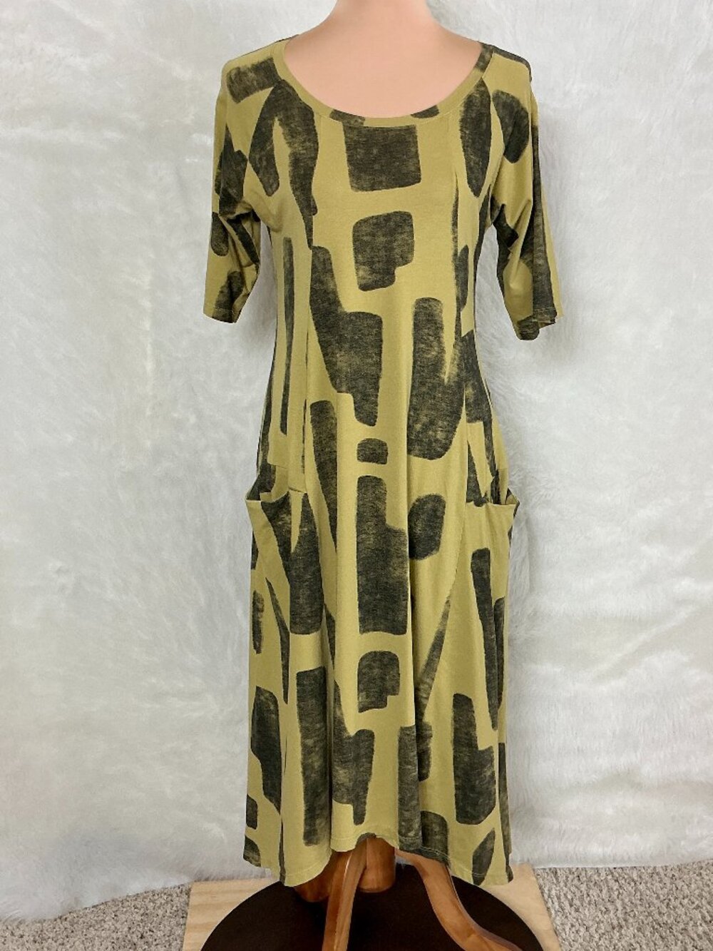 Matthildur Black Green Tan Short Sleeve Abstract Geometric Cut Out Back Dress L